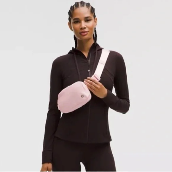 Lululemon Light Pink Everywhere Belt Bag NEW - Picture 1 of 5